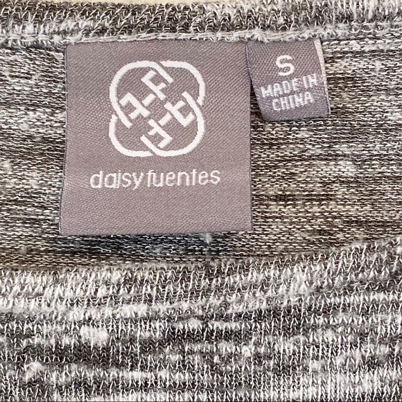 Daisy Fuentes Marled Gray Scoop Neck Sweater Small - Picture 5 of 5